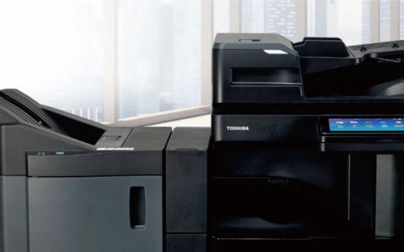 Bingung memilih mesin fotocopy? Pelajari spesifikasi mesin fotocopy Toshiba untuk kantor mulai dari kecepatan print, resolusi DPI, hingga kapasitas kertas.